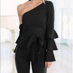 Venus, Ruffled off the shoulder top. 🔥
